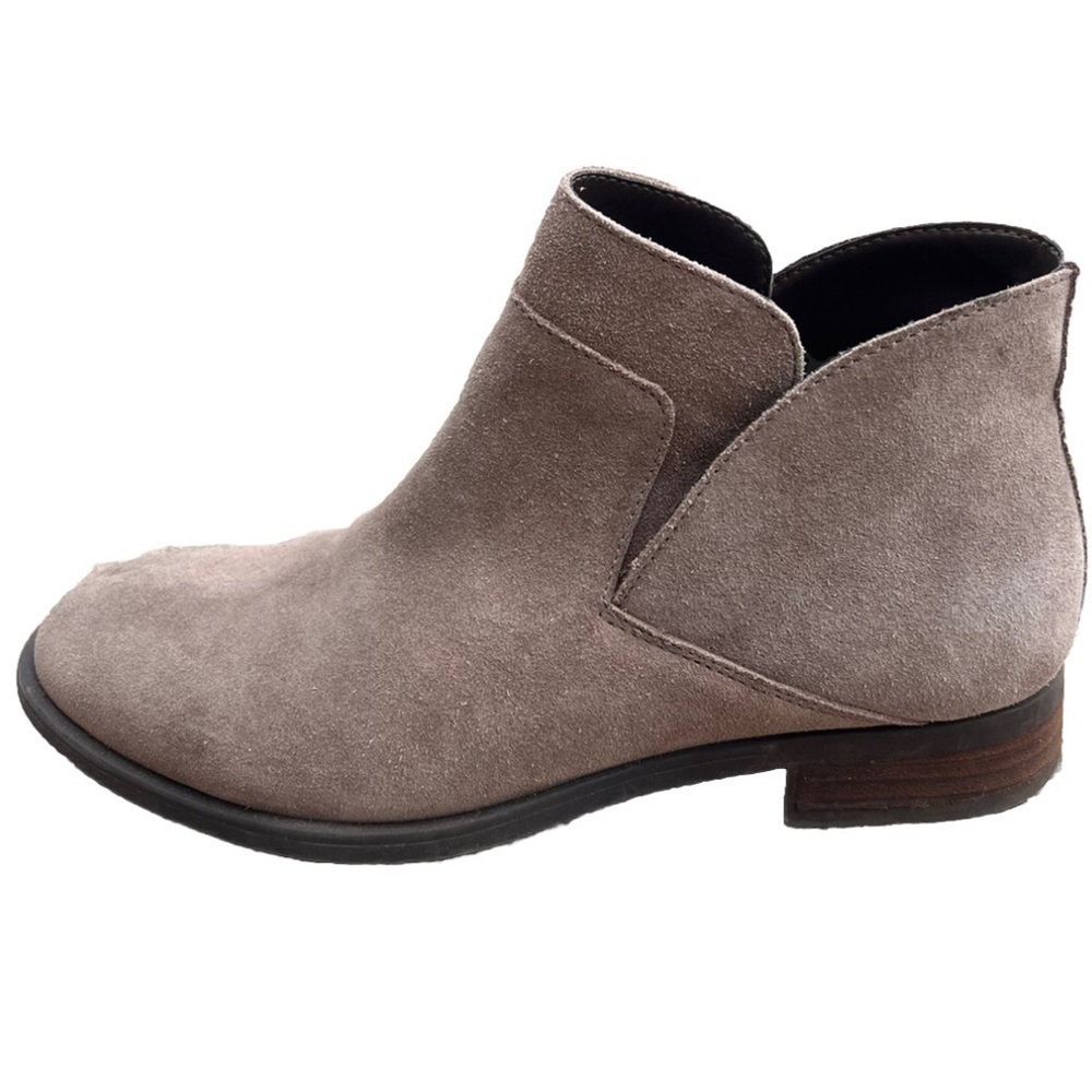 Me Too Tan Leather Ankle Booties with Sleek Design EUC 6.5